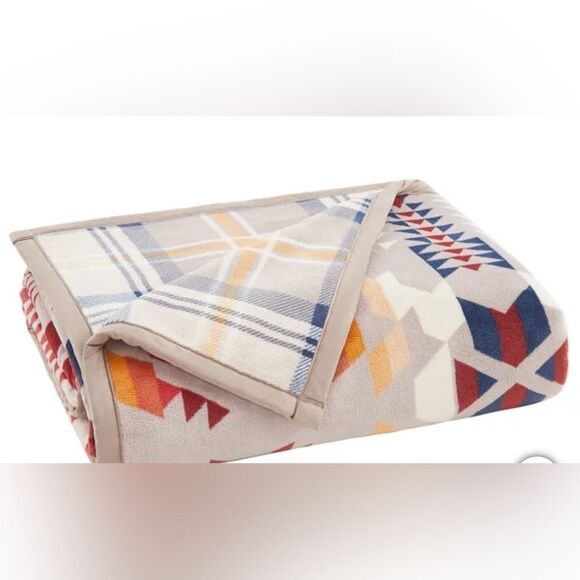 Brand New! Pendleton Reversible Plush Throw -Legend Lake Gray - Picture 6 of 6